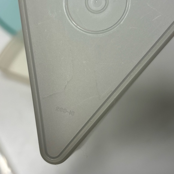 Set of 2 vintage Tupperware pie slice keepers 269-16 with mint green lids 268-15 - Picture 6 of 7